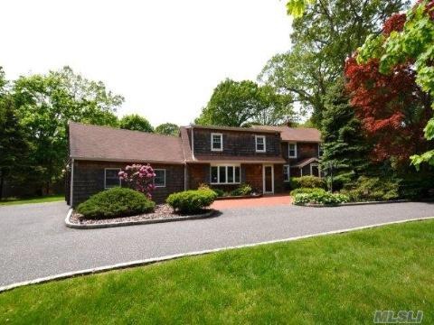 9 Burrs Ln, Dix Hills, NY 11746 - photo 1