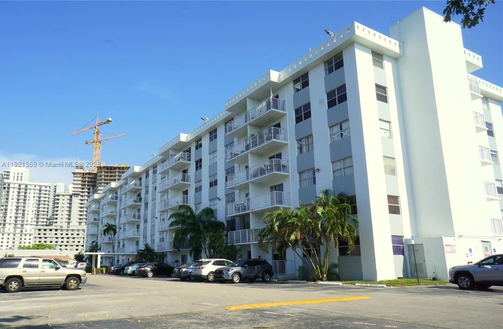 Tall Tree Condominium unit 513, North Miami Beach, FL 33160 - photo 1