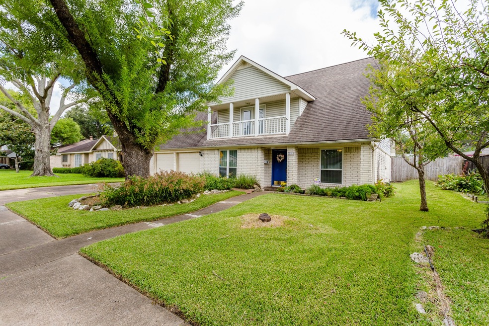 Don't miss this spacious 4-2.5-2 in wonderful Sharpstown Country Club Terrace home!