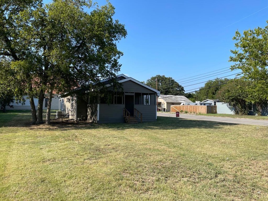 625 E Wardville St, Cleburne, TX 76031 - photo 1