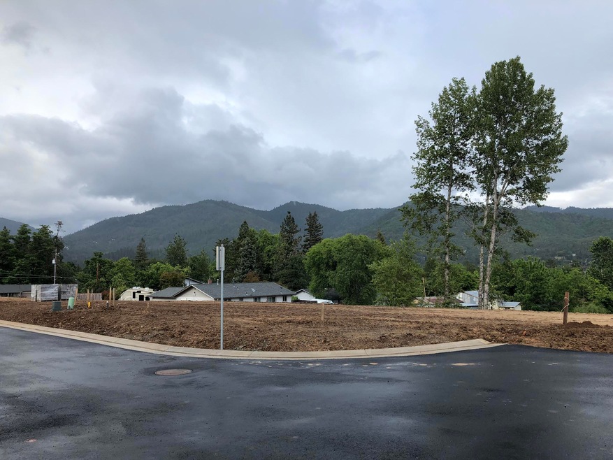 1792 Daffodil Ln, Grants Pass, OR 97526 - photo 1