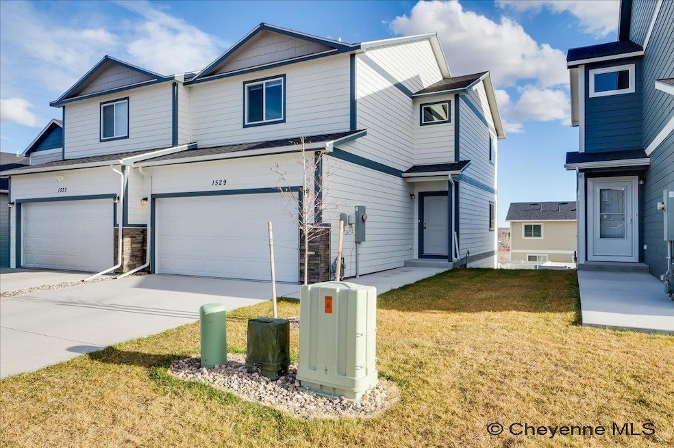 1529 Alyssaelaine Dr, Cheyenne, WY 82007 - photo 1
