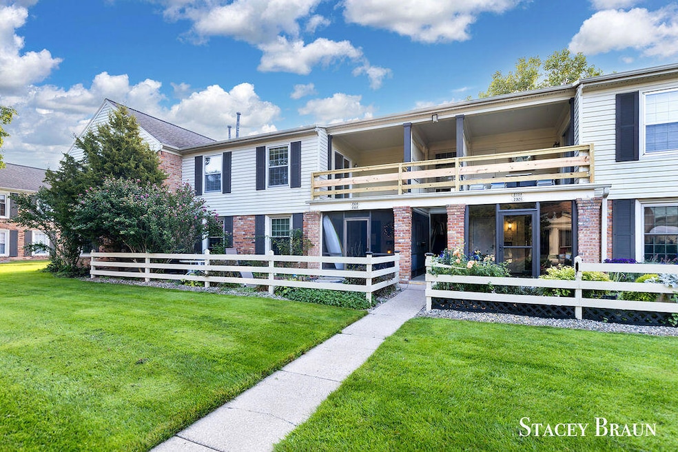 2530 Village Dr SE unit 117, Grand Rapids, MI 49506 - photo 1