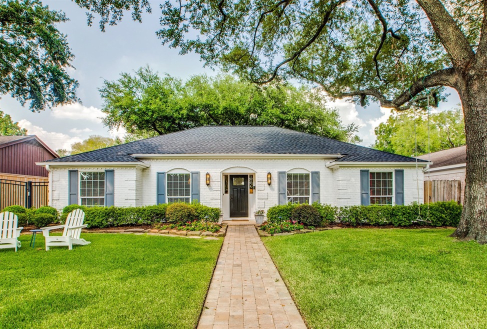 10026 Locke Ln, Houston, TX 77042 - photo 1