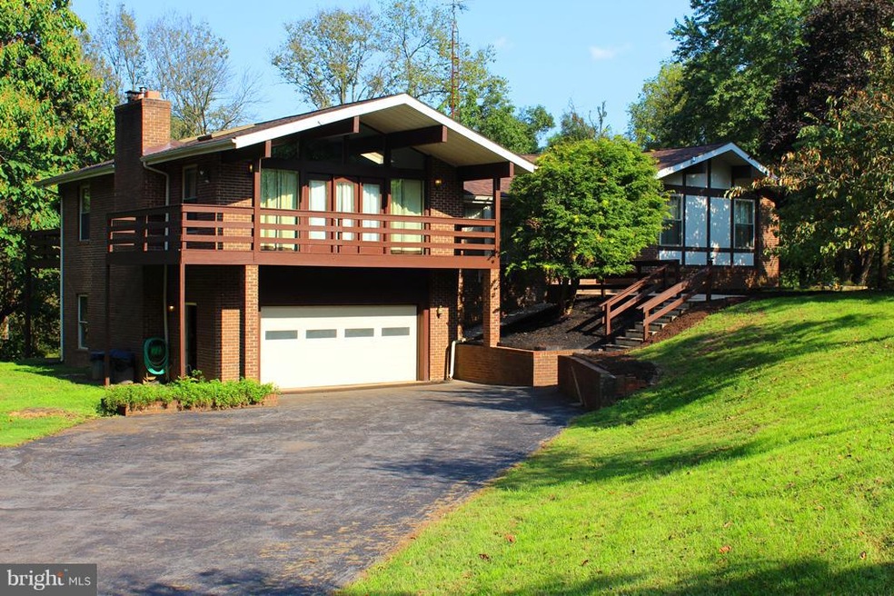 675 Fieldstone Dr, Bunker Hill, WV 25413 - photo 1