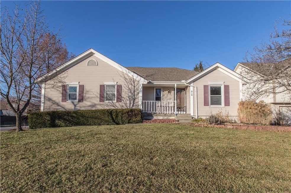 918 SW Georgetown Dr, Lees Summit, MO 64082 - photo 1