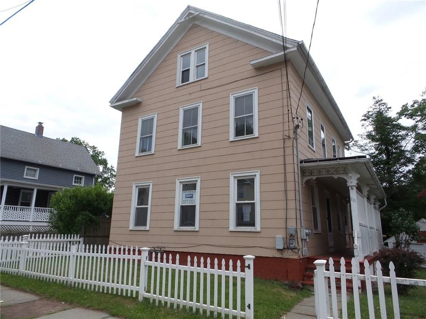 Exterior Front Right