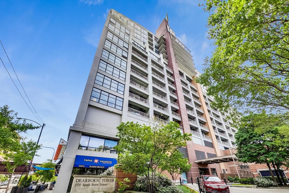 Dearborn Tower unit 917, Chicago, IL 60605 - photo 1
