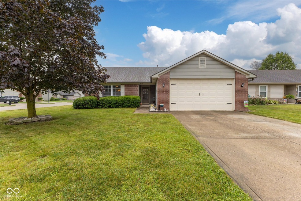 9745 Claymore Dr, Fishers, IN 46038 - photo 1