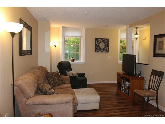 1 Russell St unit 10, Middletown, CT 06457 - photo 1