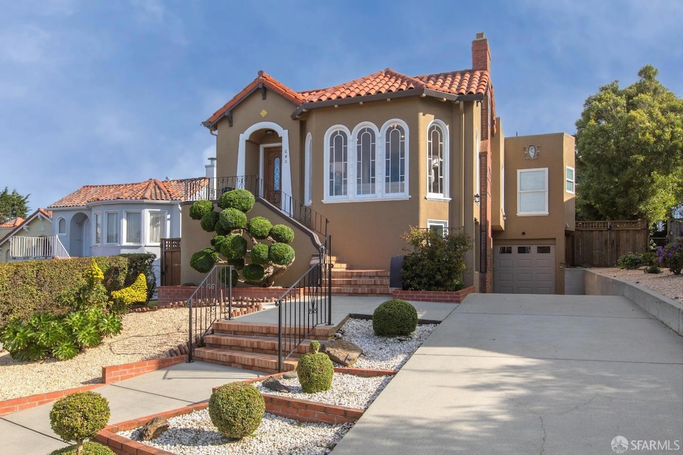 Sold $2,618,000 • Co-Listing Agent