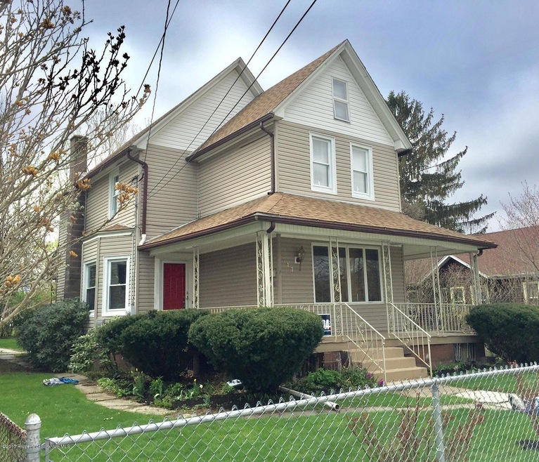 711 W Grove St, Taylor, PA 18517 - photo 1