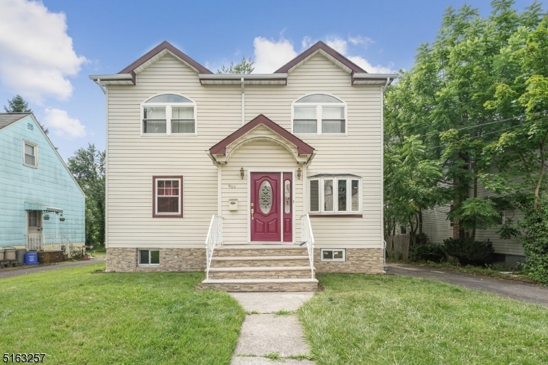 920 Wheatsheaf Rd, Roselle, NJ 07203 - photo 1