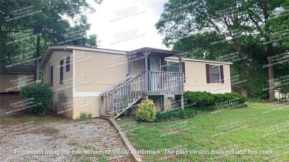 View of front of house featuring a front lawn