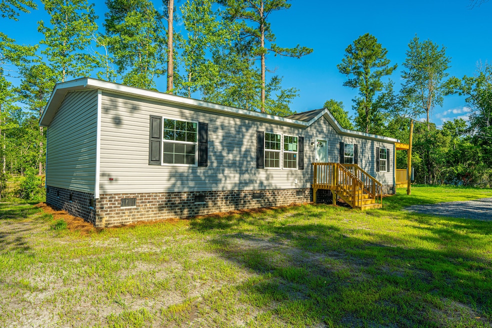 225AshHillDr001