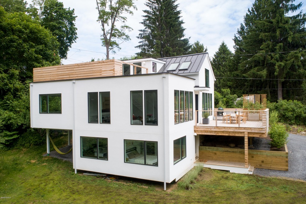 23 Castle Ln, Great Barrington, MA 01230 - photo 1