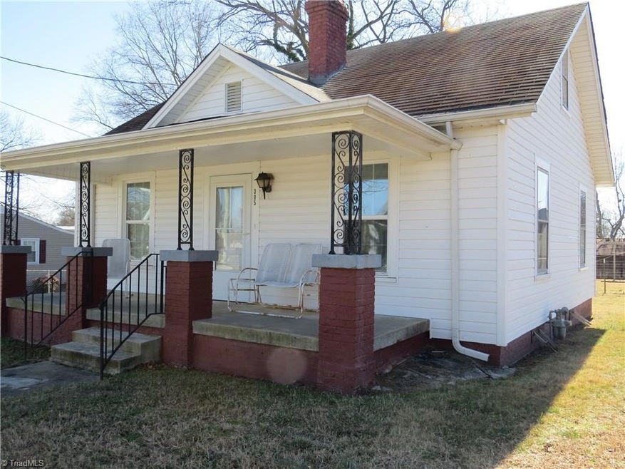 305 Thompsonville St, Reidsville, NC 27320 - photo 1