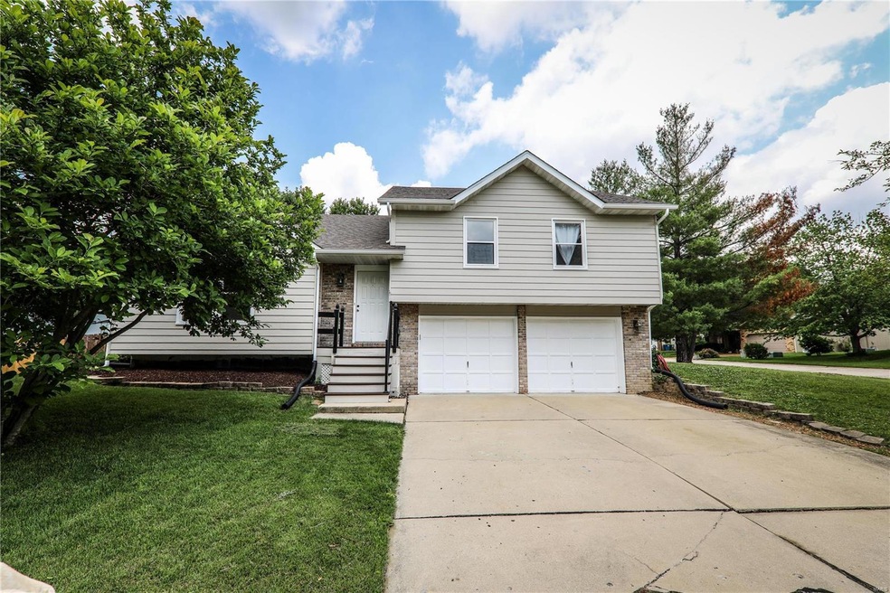 820 Robert Dr, Maryville, IL 62062 - photo 1