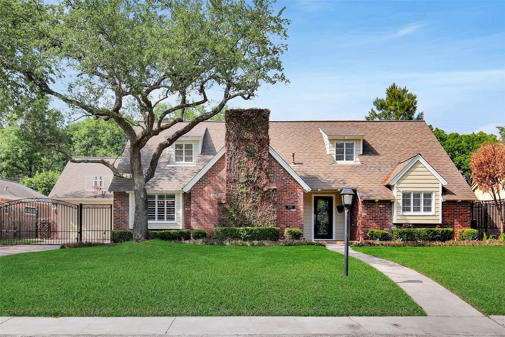 12406 Woodthorpe Ln, Houston, TX 77024 - photo 1