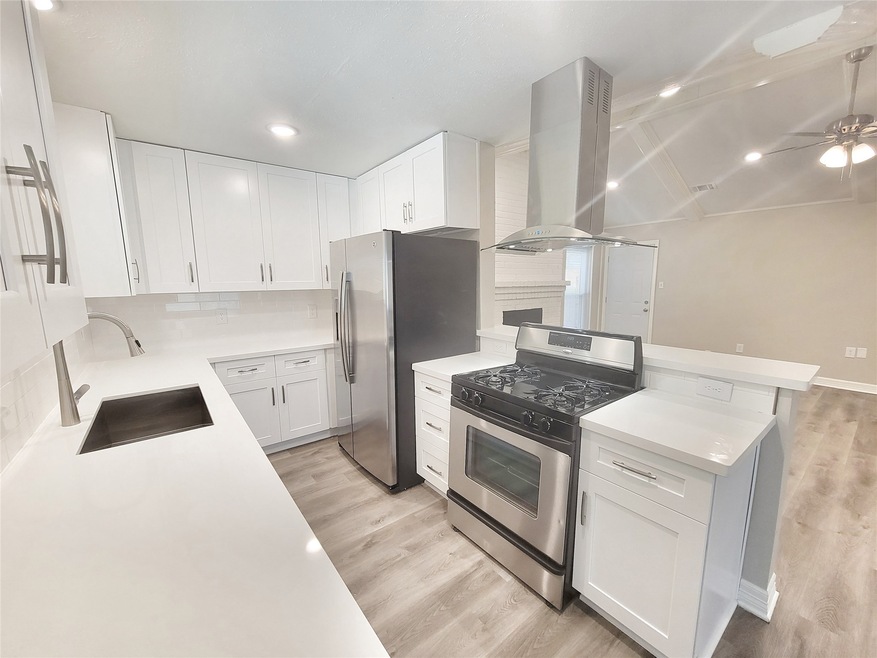 3407 Saratoga Dr, Houston, TX 77088 - photo 1