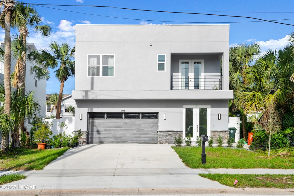 206 N Halifax Ave, Daytona Beach, FL 32118 - photo 1