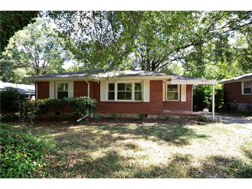 Charming 3-Sided Brick Ranch!