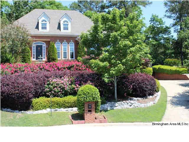 Welcome to 909 Thistledown Lane in Hoover, AL.  SP