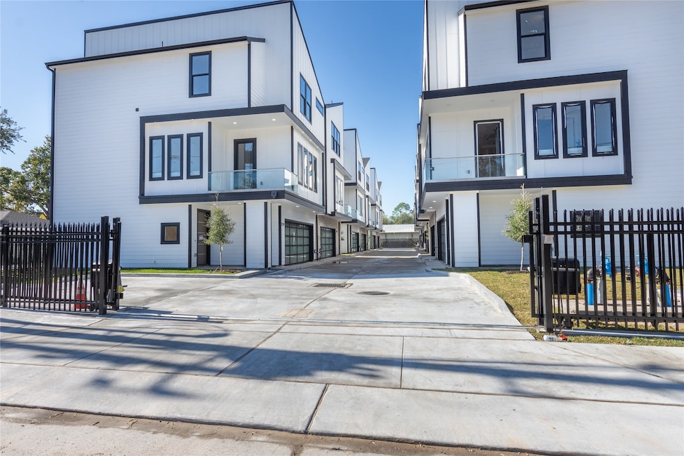 2231 Blalock Rd, Houston, TX 77080 - photo 1