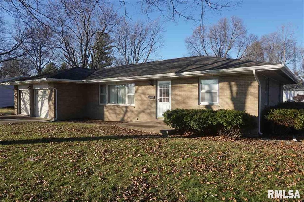 450 Mayfair Dr, Lincoln, IL 62656 - photo 1