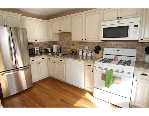 115 Tennis Plaza Rd unit 9, Dracut, MA 01826 - photo 1