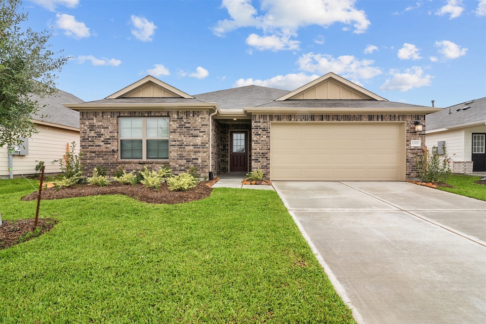1202 Filly Creek Dr, Alvin, TX 77511 - photo 1