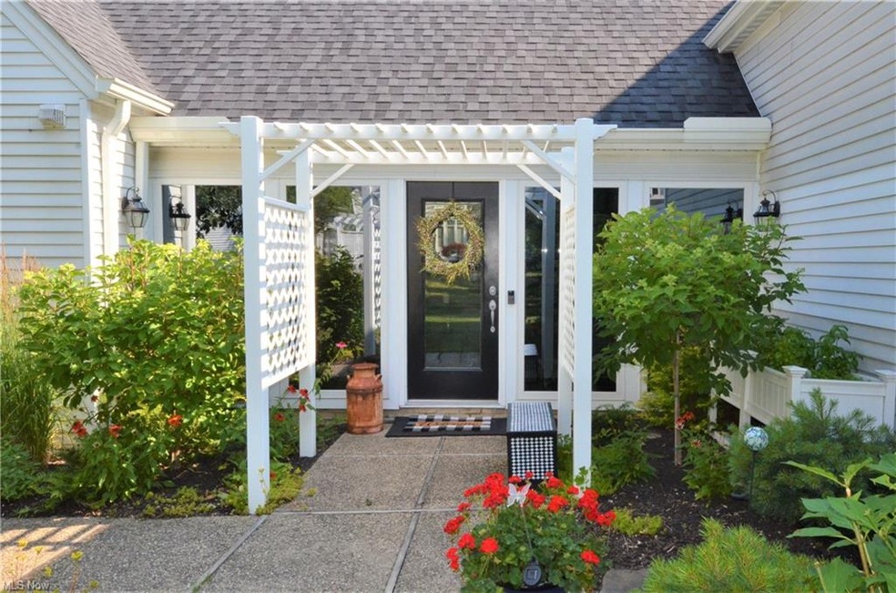 Welcome to 275 Tinker's Trail, Aurora, OH 44202!
