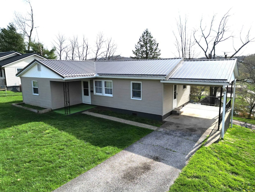 107 Hillview Cir, Spencer, WV 25276 - photo 1