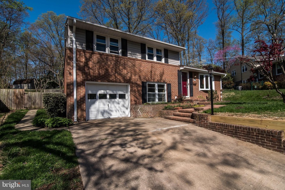 202 Elpin Dr W, Catonsville, MD 21228 - photo 1