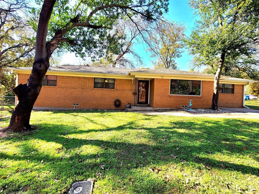 1500 W Main St, Denison, TX 75020 - photo 1