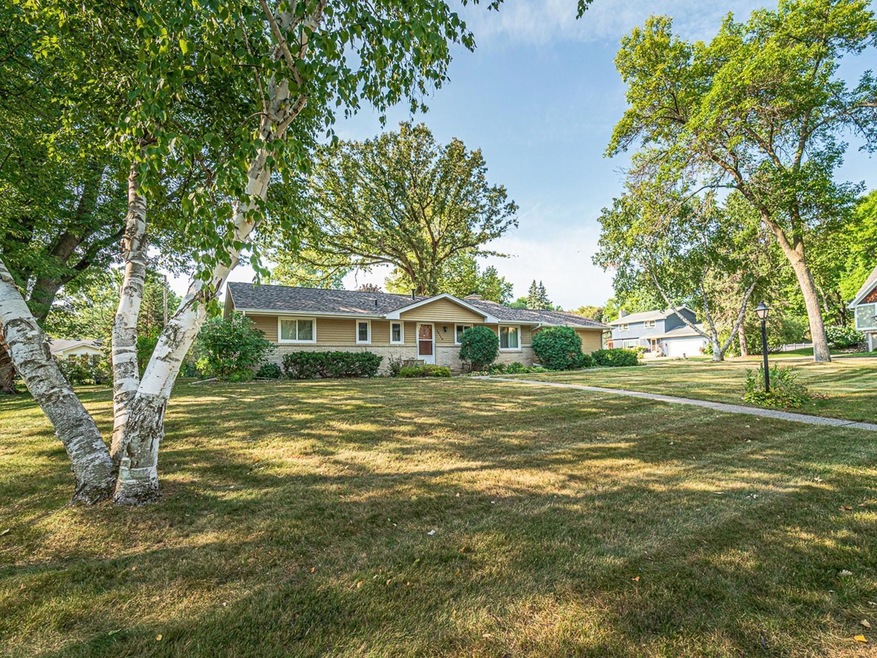 15113 Williston Ln, Minnetonka, MN 55345 - photo 1