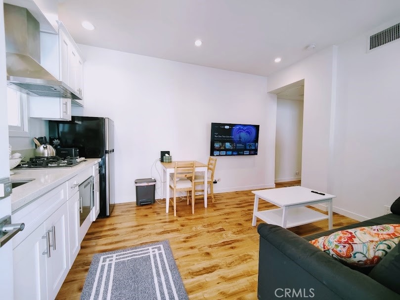 748 1/4 Ridgeley Dr, Los Angeles, CA 90036 - photo 1