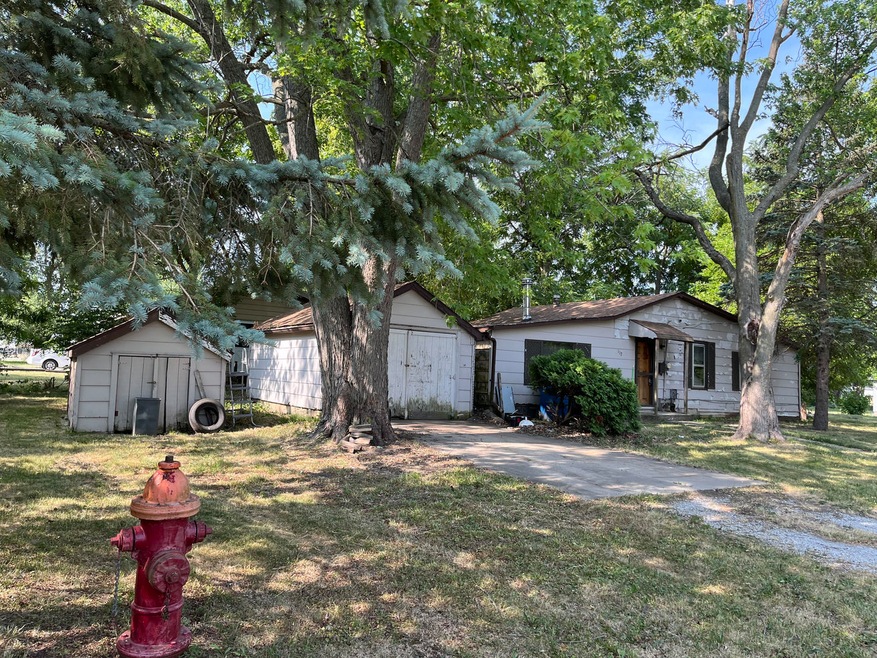 117 Clark St, Chenoa, IL 61726 - photo 1