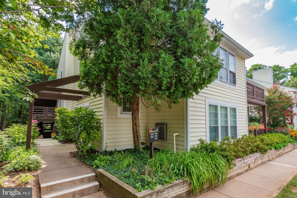 9921 Oakton Terrace Rd, Oakton, VA 22124 - photo 1