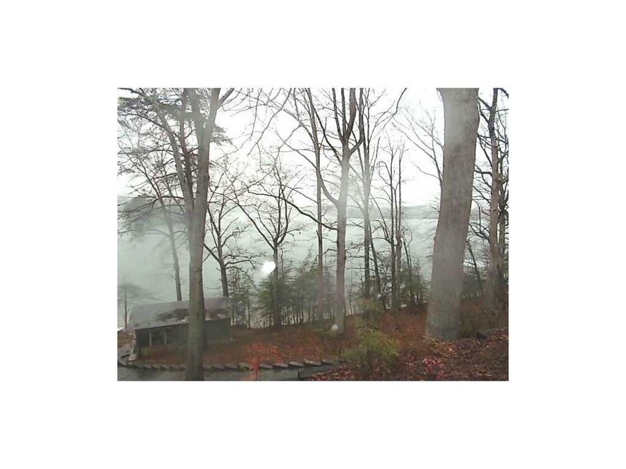 Waterfront/Dock/Pier. Pristine Lake Lanier site on