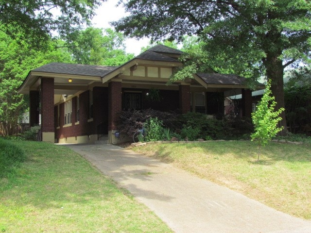 Classic brick bungalow located in the heart of Eve