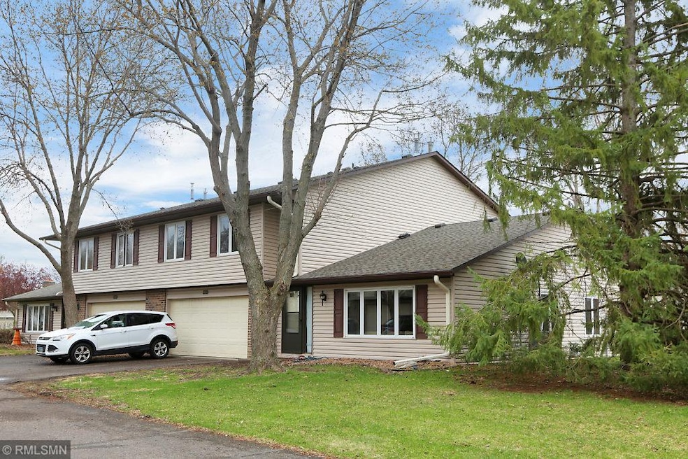 001-9556KingsviewLaneN-MapleGrove-MN-small.jpg