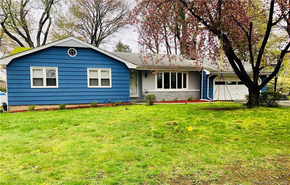 43 Woodcrest Ave, Trumbull, CT 06611 - photo 1