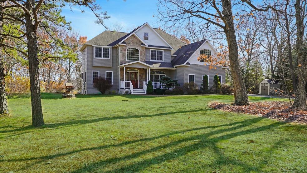 111 Highland Ln, Hawley, PA 18428 - photo 1