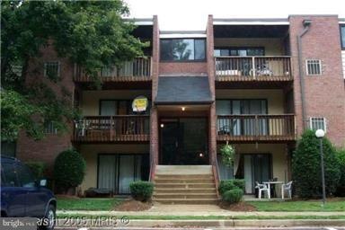 10724 West Dr unit 201, Fairfax, VA 22030 - photo 1