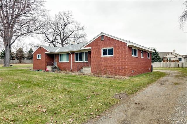 Duplex on almost 1 acre.