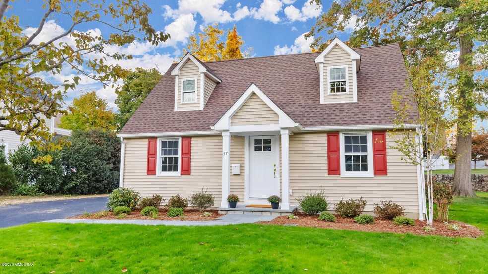 37 Riverside Ln, Riverside, CT 06878 - photo 1