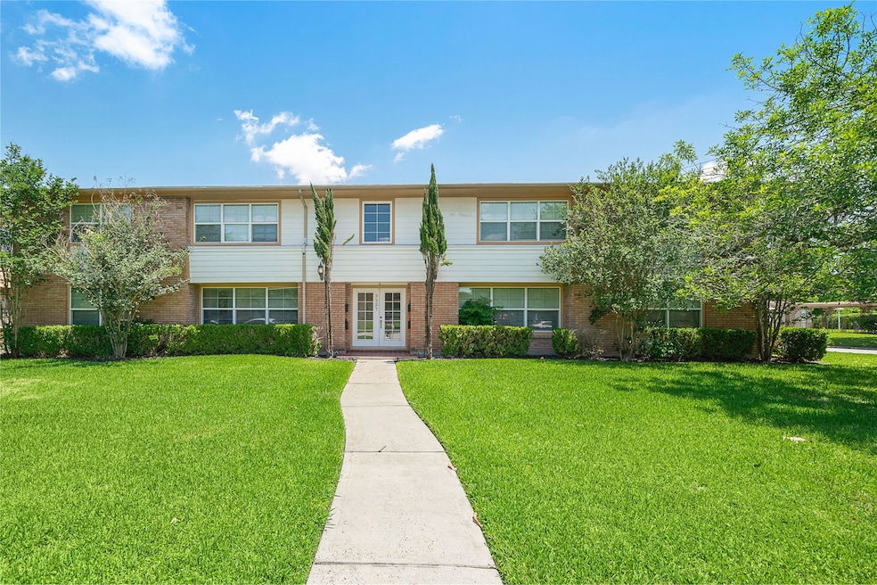 For Sale $750,000 • Co-Listing Agent