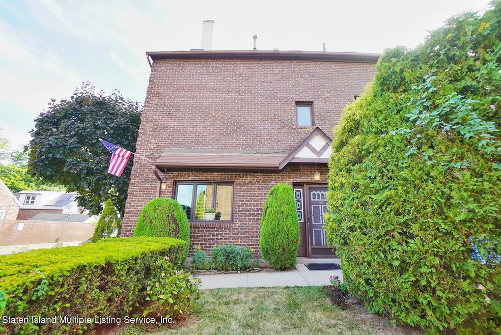 26 Fox Hunt Ct, Staten Island, NY 10301 - photo 1