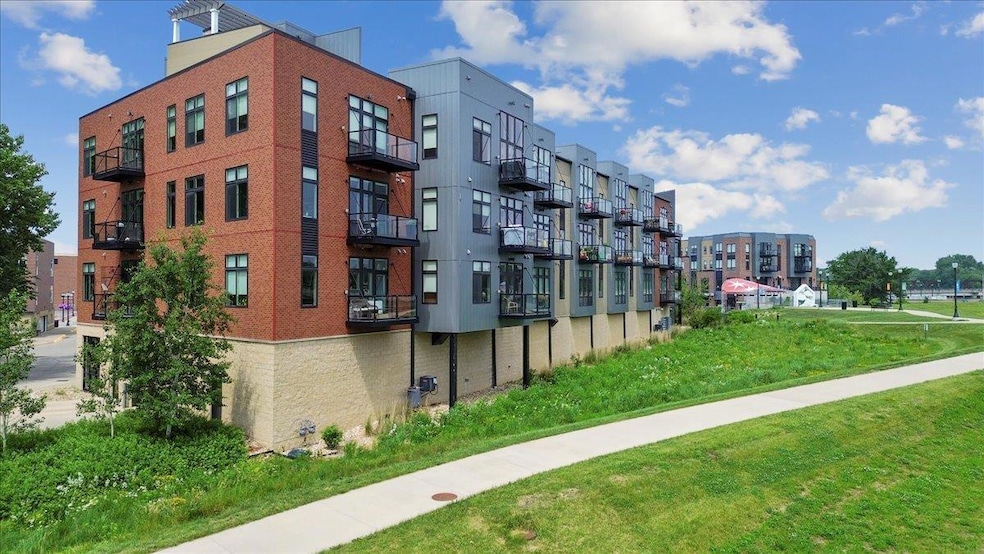 250 State St unit 212, Cedar Falls, IA 50613 - photo 1